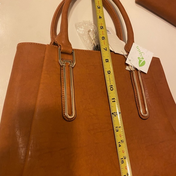 NWT Vegan leather handbag and matching wallet - Picture 2 of 14